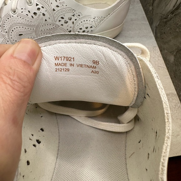 EUC Cole Haan GrandPro Laser Cut Leather Sneakers Size 9 - Picture 9 of 10